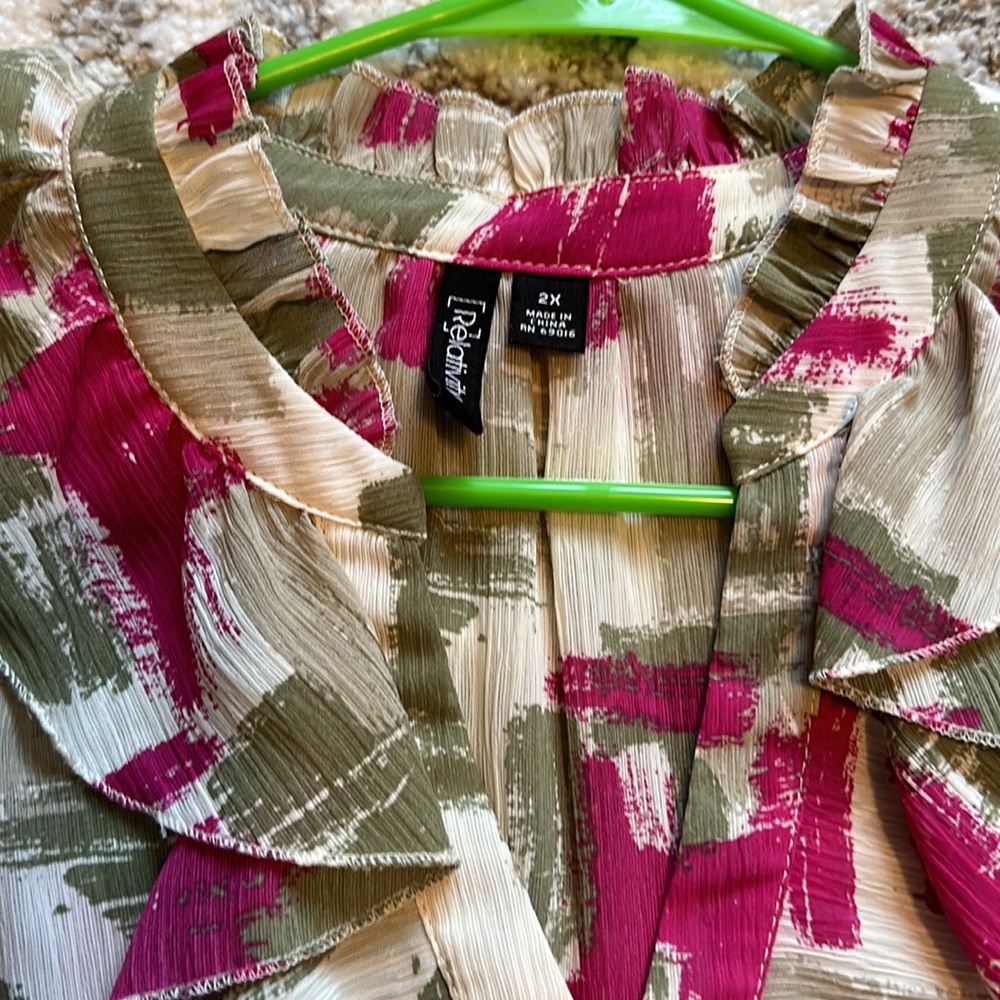 NWOT Ruffled Button Blouse - Picture 3 of 7